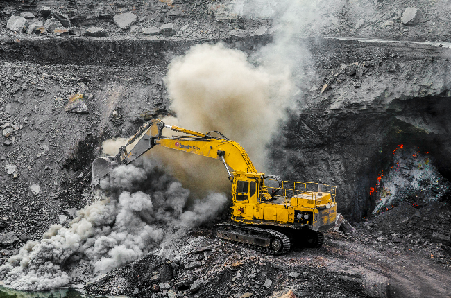 An open-pit coal mine
in Jharia, India (Photo: Wikipedia)