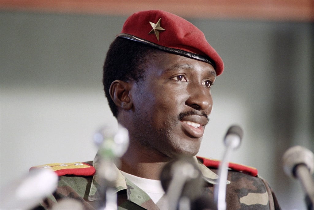 Captain Thomas Sankara, President of Burkina Faso gives a press conference, 02 September 1986, during a non-aligned summit in Harare.