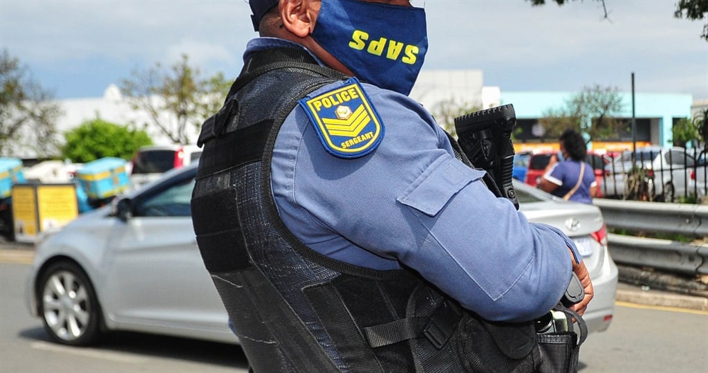 Hampir 500 polisi Gauteng telah menunggu kasus kriminal terhadap mereka