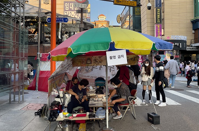 Customers wait in line as street vendor Lim Chang-