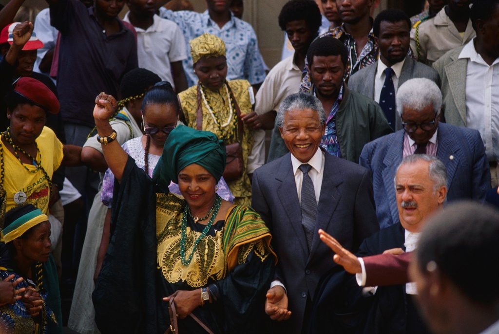 Nelson and Winnie Mandela with their lawyer, George Bizos, as they enter court for her trial. (Photo by © Louise Gubb/CORBIS SABA/Corbis via Getty Images)