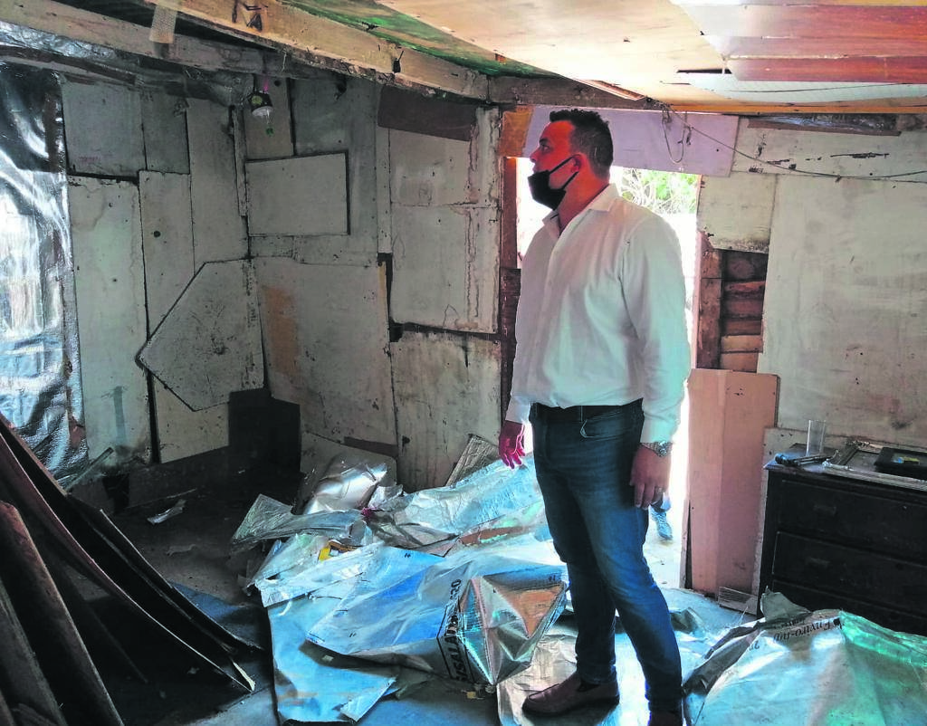 Cape Town ward councillor, Angus McKenzie, visited the scene where Levi Isaacs’ murder allegedly took place. 