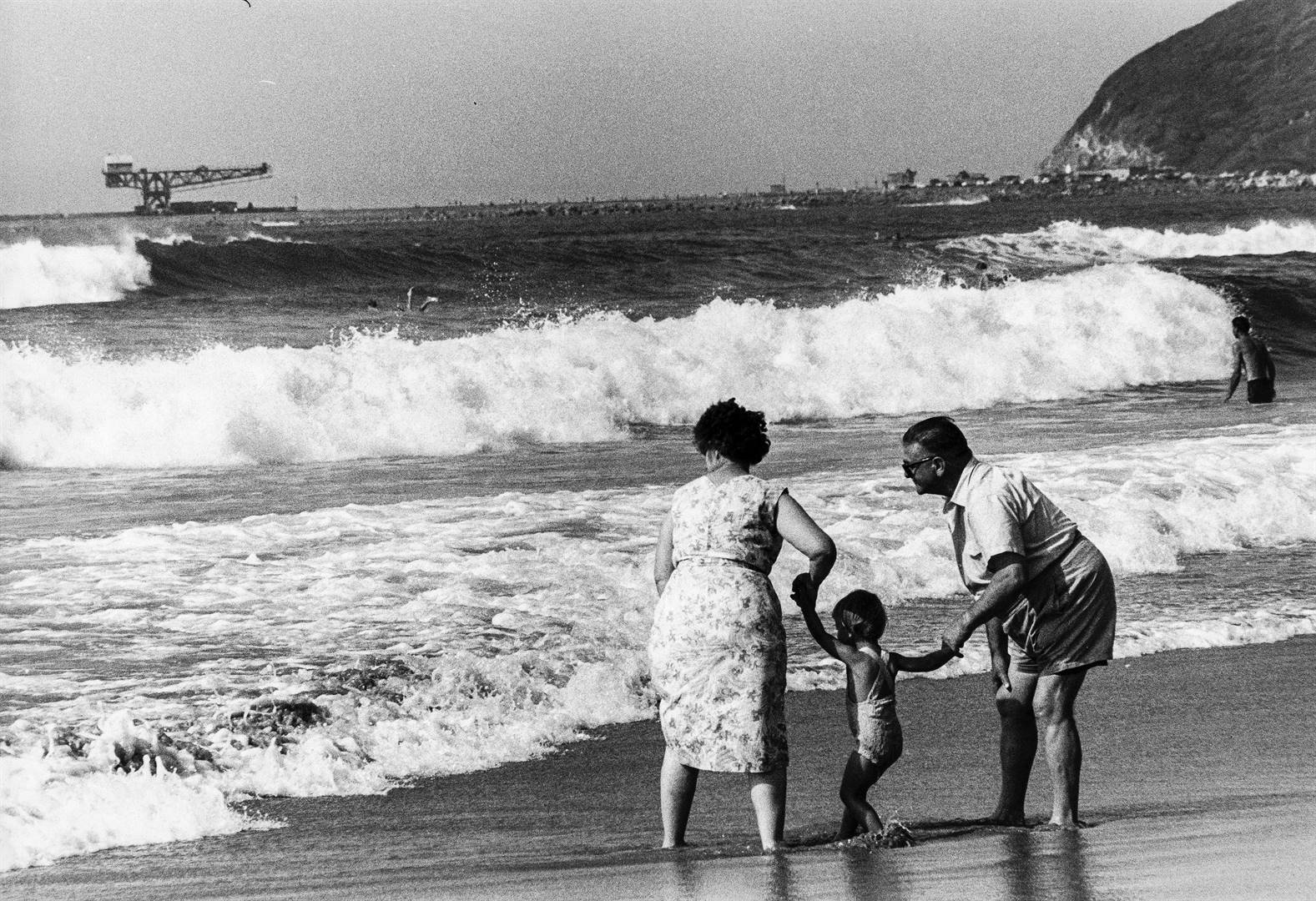 Op ’n Kaapse strand in die 1960’s. Foto: Getty Images