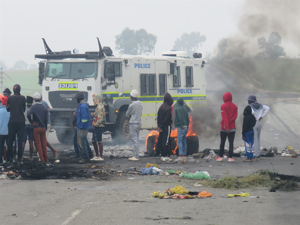 Mkhanqwa residents took to the streets to demand service delivery in their kasi. Photo by Khaya Masipa