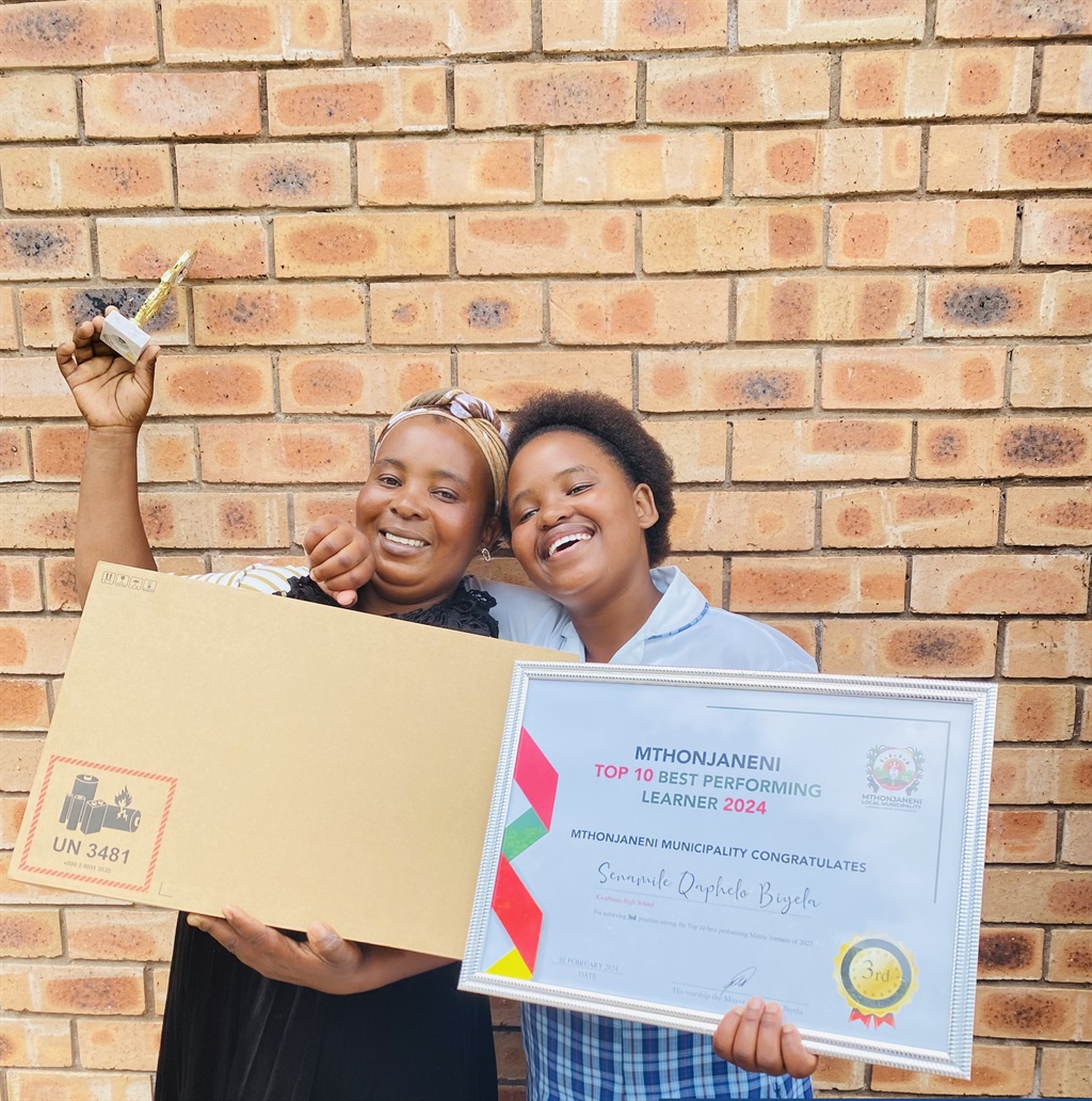 Senamile Biyela holding her certificate, tropy and laptop with her mother, Phindile Xulu. Photo by Xolile Nkosi