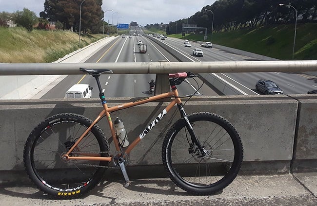 Singlespeed bikes make great urban and all-terrain commuters. (Photo: R24)