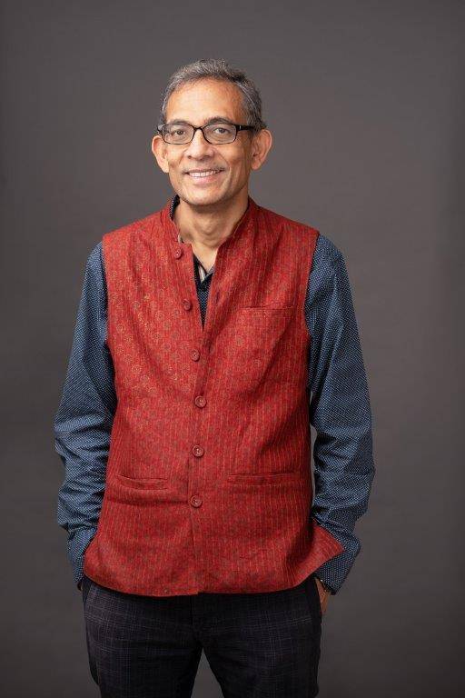 Prof. Abhijit Banerjee, medewenner van die Nobelprys in Ekonomiese Wetenskap in 2019. 
