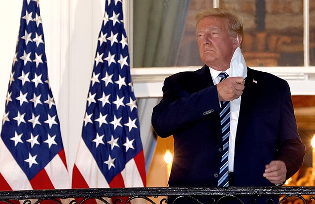 American President Donald Trump removes his mask upon return to the White House from Walter Reed National Military Medical Centre on 5 October 2020. (Photo: Win McNamee/Getty Images)