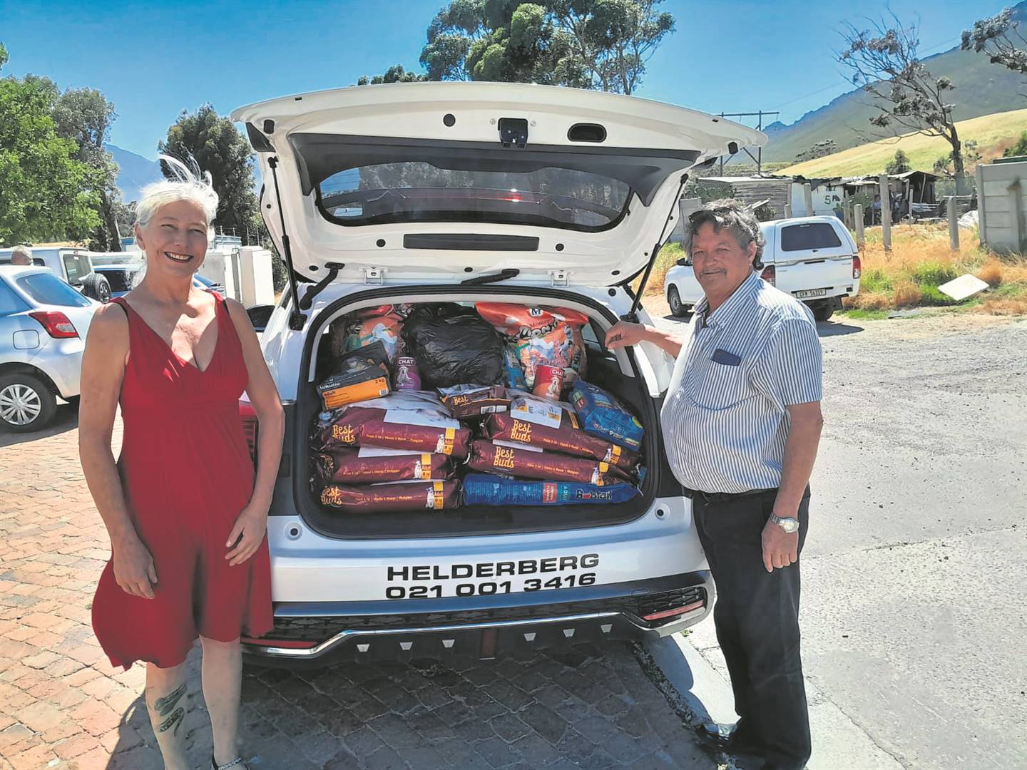 Julia Evans, manager of the Animal Welfare Society (AWS) Helderberg, received a welcome donation of much-needed pet food from Nick van der Westhuizen of Haval Helderberg, who opened his heart and car boots to the organization's condition .  “Running an animal [welfare] organization is always a challenge, 