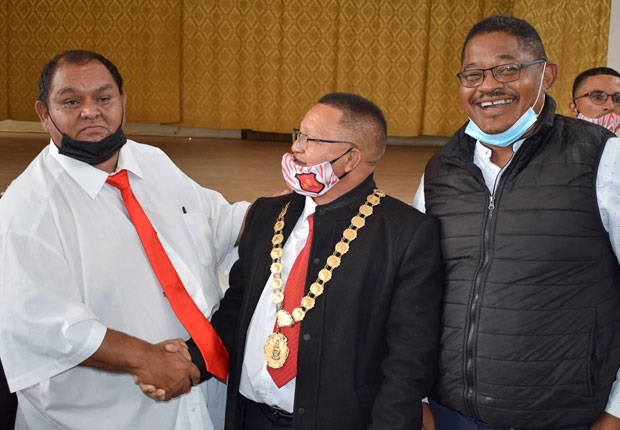 ICOSA councillor Hyrin Ruiters congratulates convicted child rapist Jeffrey Donson on his election as Kannaland mayor, with his deputy, convicted fraudster Werner Meshoa also in attendance.