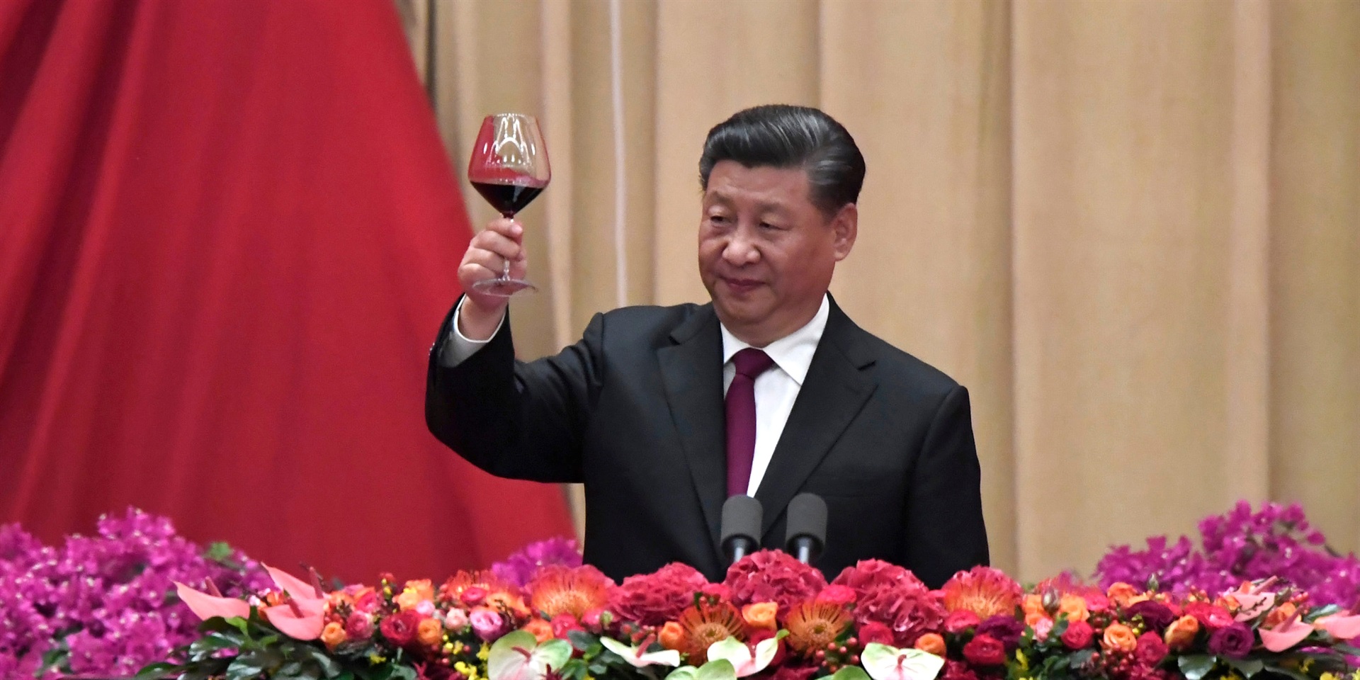 Chinese President Xi Jinping toasts at a banquet in Beijing, China, on on September 30, 2019.
