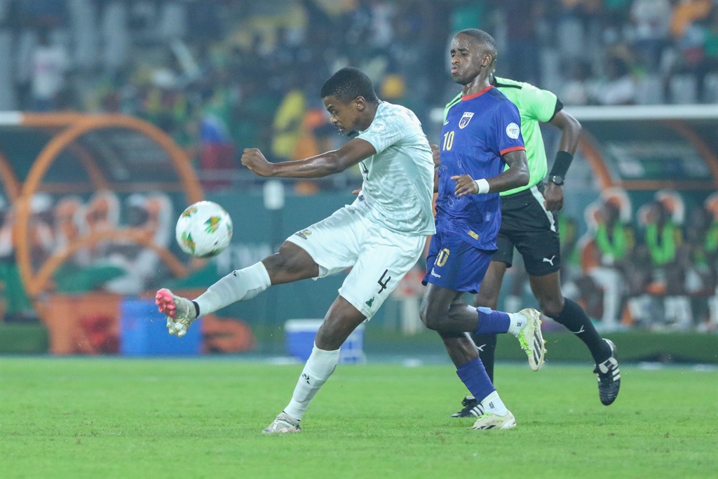 YAMOUSSOUKRO, IVORY COAST - FEBRUARY 03: Teboho Mokoena of South AFrica and Jamiro Gregory Monteiro Alvarenga of Cape Verde during the TotalEnergies CAF Africa Cup of Nations, quarter final match between Cape Verde and South Africa at Stade Charles Konan Banny on February 03, 2024 in Yamoussoukro, Ivory Coast. (Photo by Segun Ogunfeyitimi/Gallo Images)