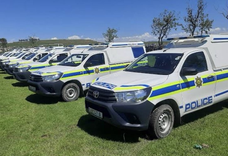 Free State police have launched a manhunt for three suspects.