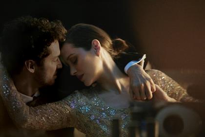 WATCH | Marion Cotillard covers Lorde's 'Team' in new romantic Chanel N°5  film by Chernobyl director | Life