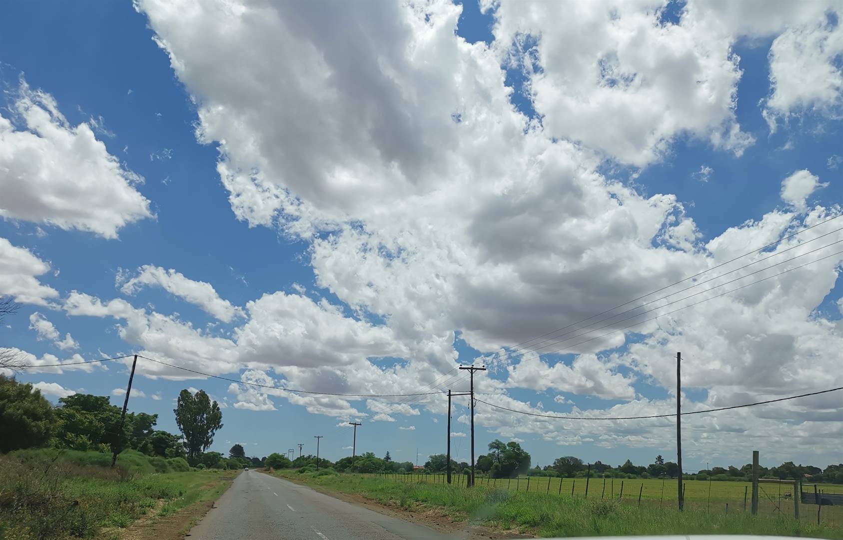 Klosse wolke Woensdagmiddag buite Bloemfontein. Foto: Marita Herselman