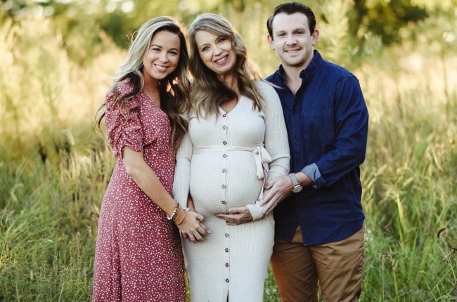 Breanna Lockwood and her husband, Aaron, with Julie Loving. Julie gave birth to her granddaughter via C-section on 2 November.
(PHOTO: INSTAGRAM@IVF.SURROGACY.DIARY)