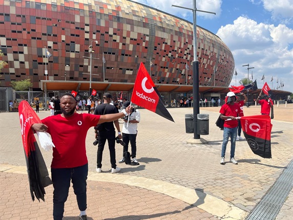 Fans are trickling in for the 180th Soweto derby between Kaizer Chiefs and Orlando Pirates which is a sold-out affair. <em><strong>(Njabulo Ngidi/News24 Sport)</strong></em>