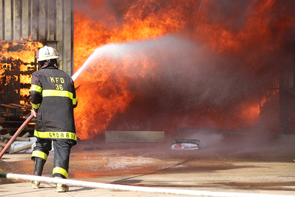 Pics Ladysmith Firefighters Battle Massive Factory Fire Witness [ 683 x 1024 Pixel ]