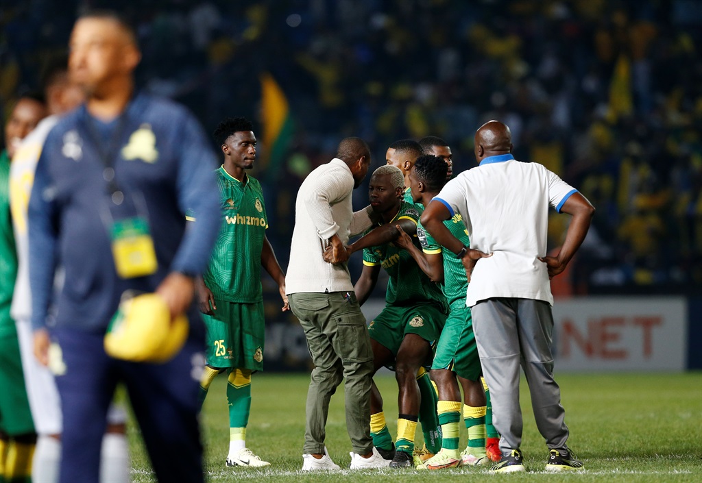 Rulani Mokwena comforts dejected Young Africans SC