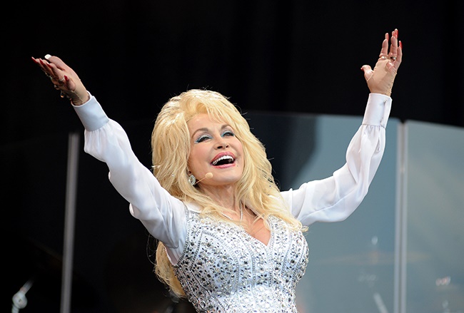 Dolly Parton performs on the Pyramid stage on Day 3 of the Glastonbury Festival at Worthy Farm on 19 June 2014. (Photo: Tabatha Fireman/Redferns via Getty Images)
