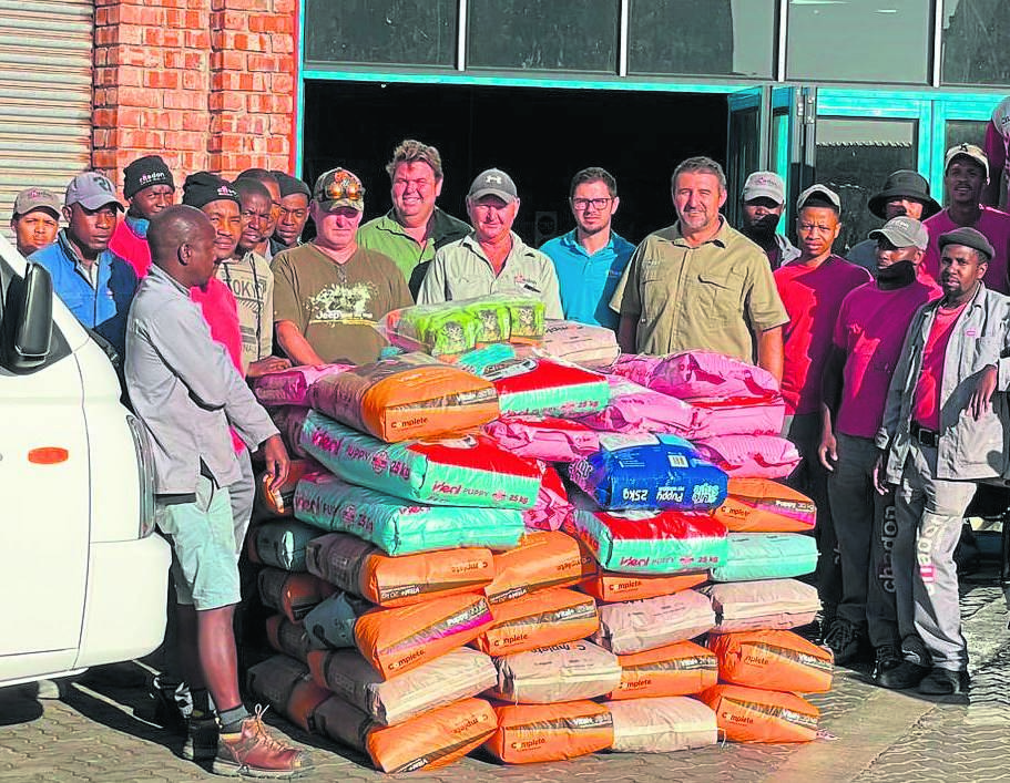 Chadon Aluminium donated a large quantity of dog and cat food to the JBay Animal Rescue Sanctuary.                        