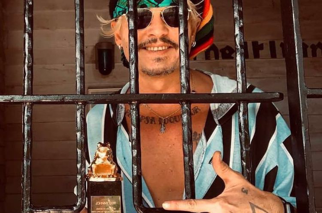 Johnny appeared with a grin and shades on in the bizarre shanpshot taken in the Bahamas. (Photo: Energa Camerimage/Instagram)
