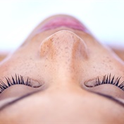 5 ways to get fuller lashes instantly when your mascara is not giving you the drama you want