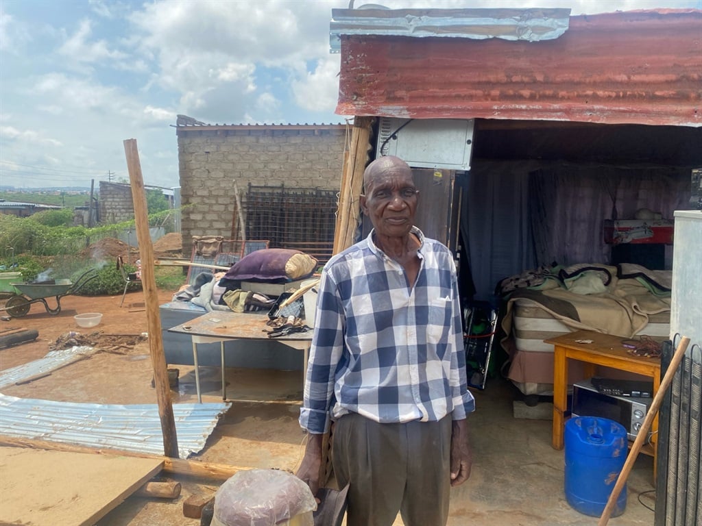 Johannes Mashaba appealed for help for displaced families. Photo by Keletso Mkhwanazi
