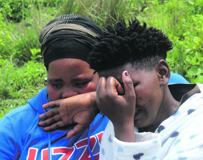 Masande and Baliswa Sikhundwana crying as they mourn the death of their sister and kids.                       Photo by Hoseya Jubase