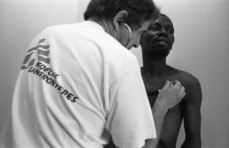 MSF doctor Eric Goemare visiting a HIV patient in the MSF clinic in Khayelitsha. Picture: MSF

