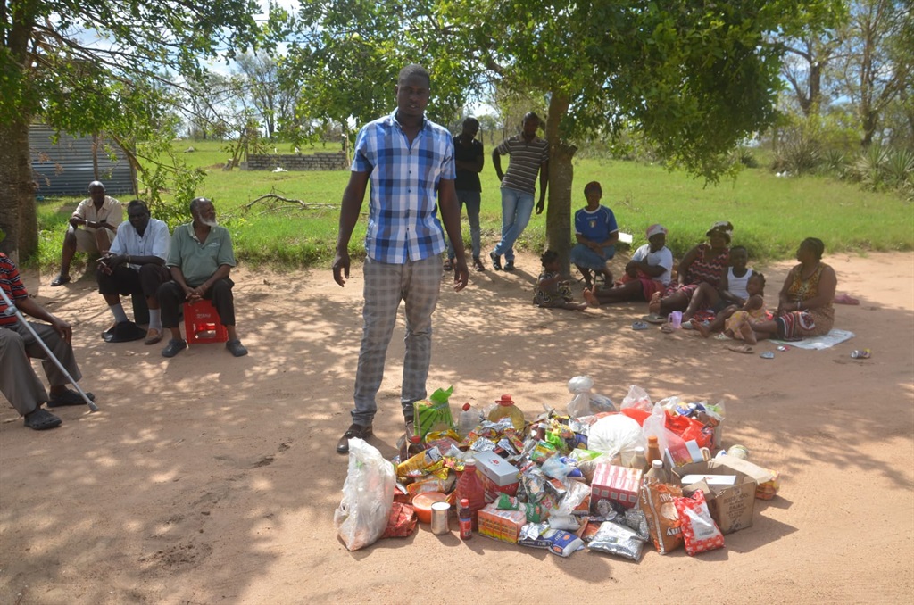 Families receiving groceries from Dan Kubayi (cent
