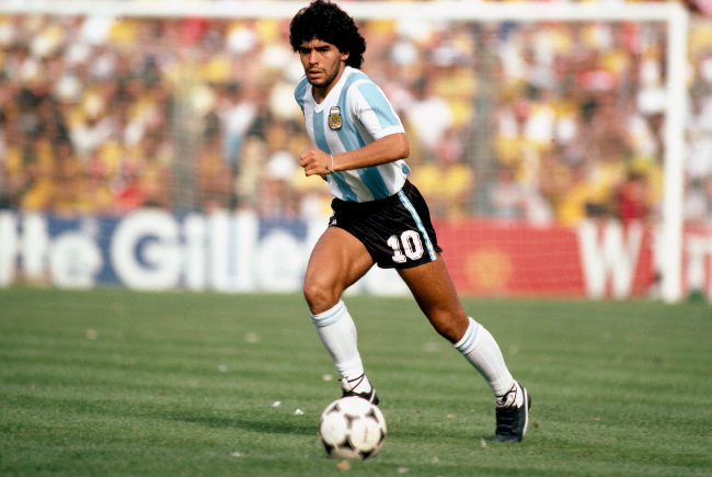 Diego Maradona in his prime, playing in the 1982 World Cup. (Photo: Fotostock)