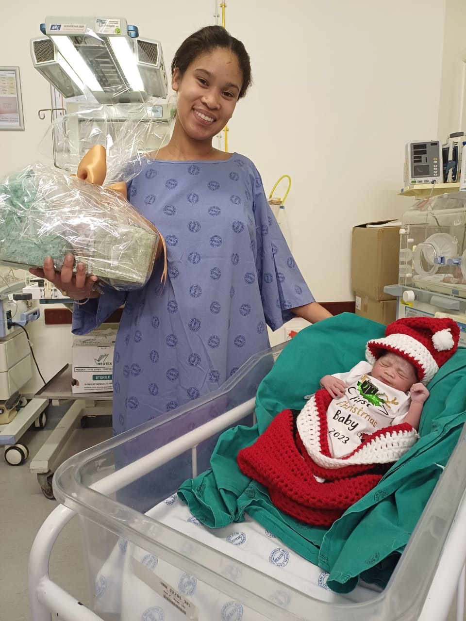 Denzi-Lee James gave birth to a baby girl of 2,55kg at 00:20 in Helderberg Hospital on Christmas Day.