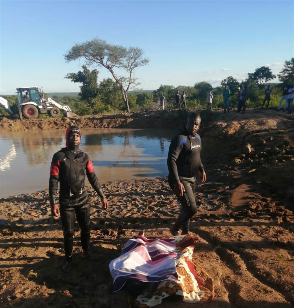 Bushbuckridge local Municipality fire and rescue divers team retrieve drowned bodies. Photo by Tlangelani Khosa