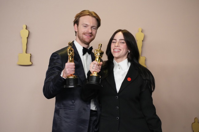 Finneas O’Connell and Billie Eilish win their second Oscar award for Best Original Song. (PHOTO: Gallo Images/Getty Images) 