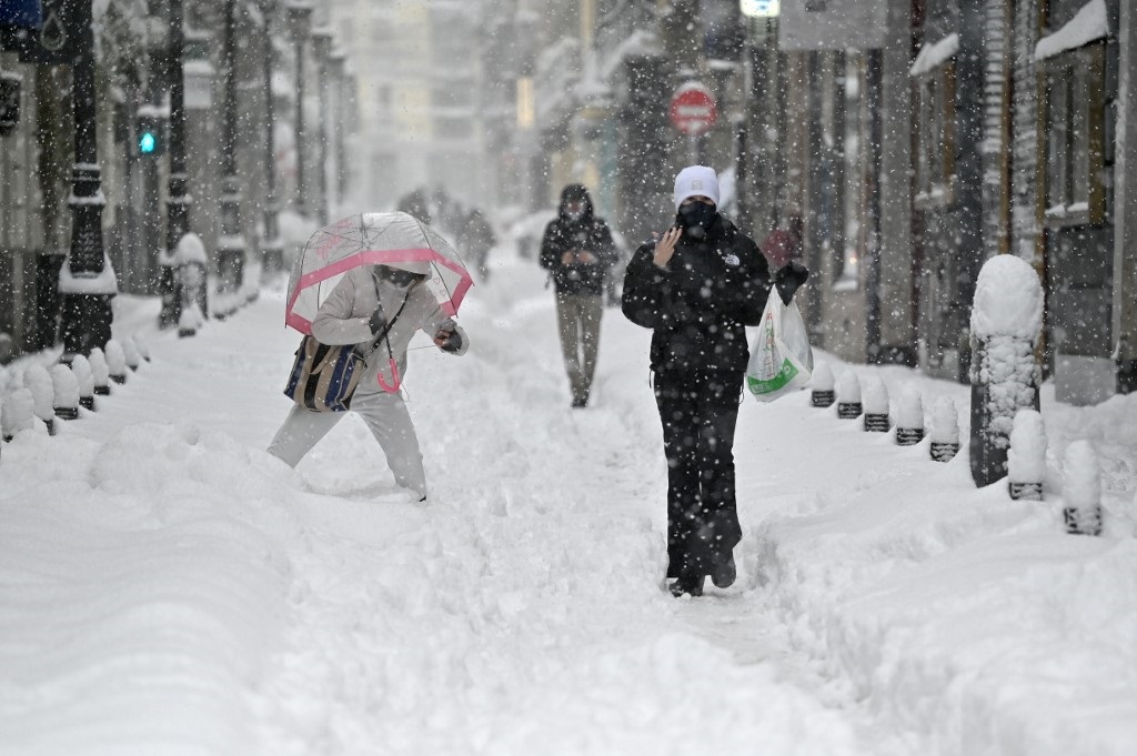 deadly-snowstorms-cause-chaos-across-spain-news24