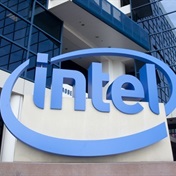Facing investor pressure, Intel says CEO to step down