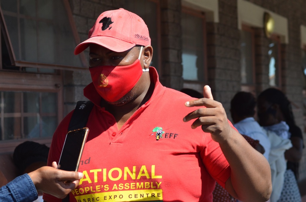EFF councillor in the City of Cape Town Banzi Dambuza forced his way into Gugulethu Sassa office after security attempted to block him. Photo by Lulekwa Mbadamane