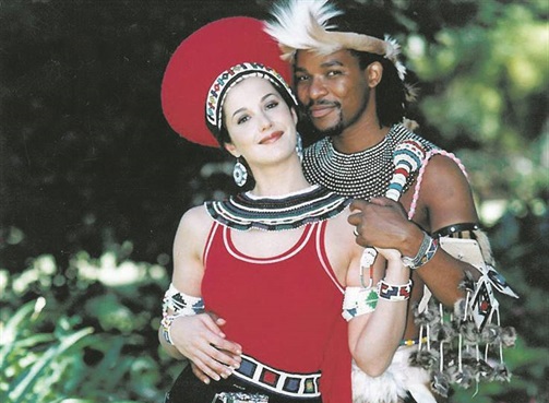 Derek Nyathi (Hlomla Dandala) and Phillipa de Villiers (Bianca Amato) get married on Isidingo way back in 2001. Picture: Facebook