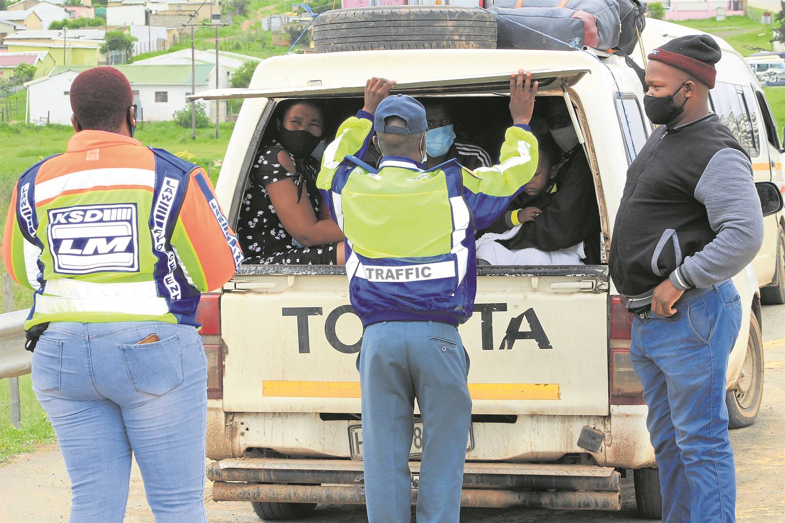 Municipal cops searching a bakkie transporting people from the rural areas to the Mthatha CBD.                           Photo by Hoseya Jubase