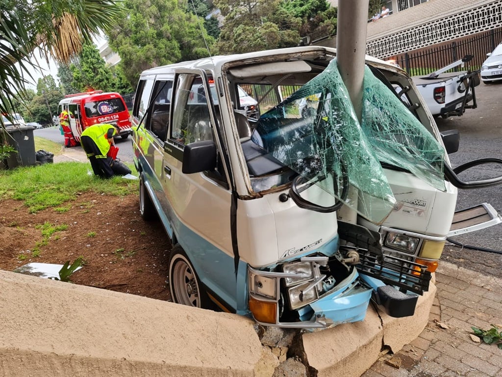 Sixteen people have been injured when a taxi crashed into a pole. 