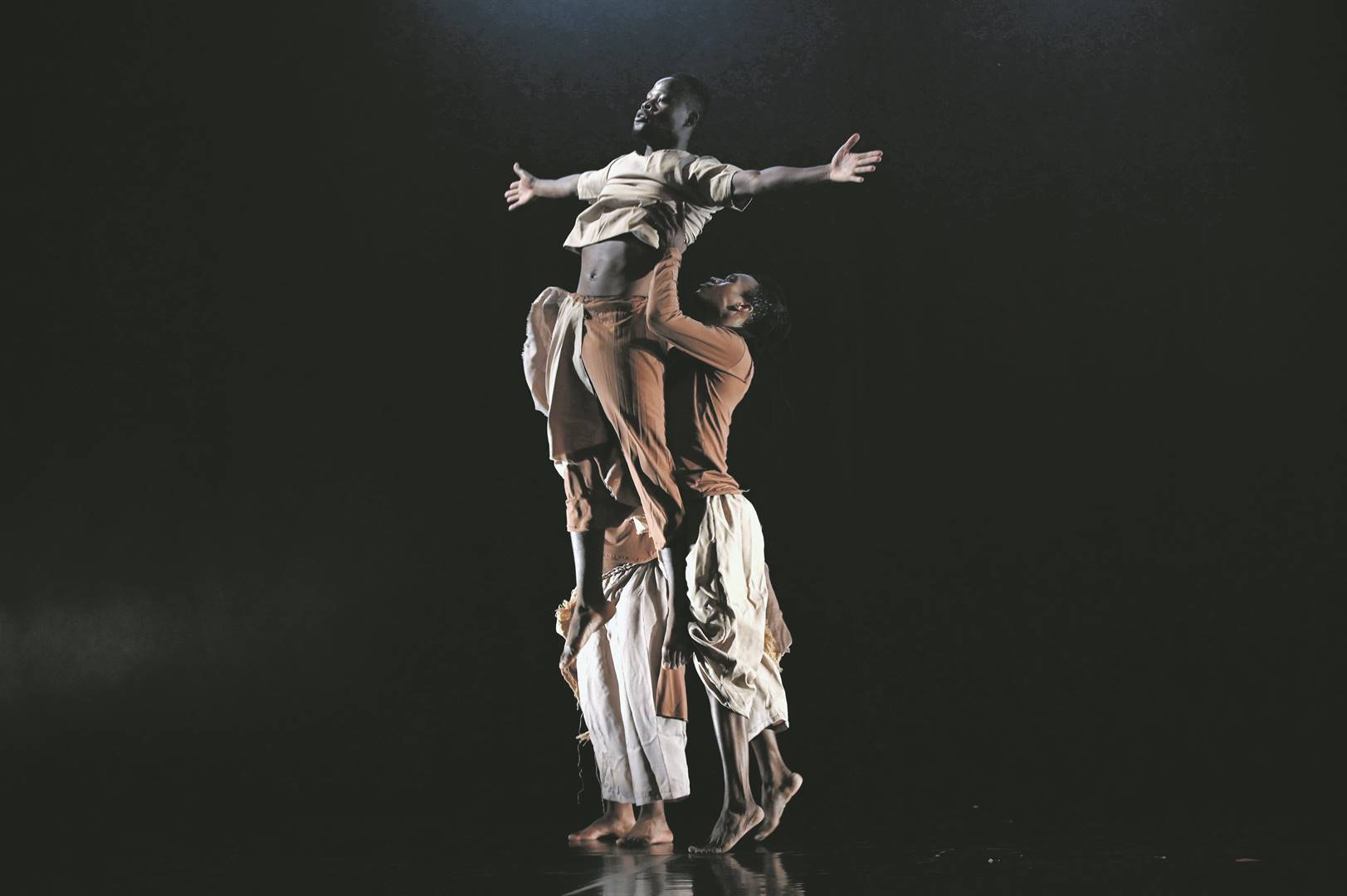 To mark its 21st birthday, the Flatfoot Dance Company in Durban is preparing ashow which will mesmerise audiences.