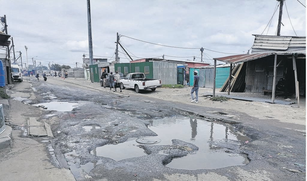 Huge potholes filled with dirty water. PHOTO: UNATHI OBOSE