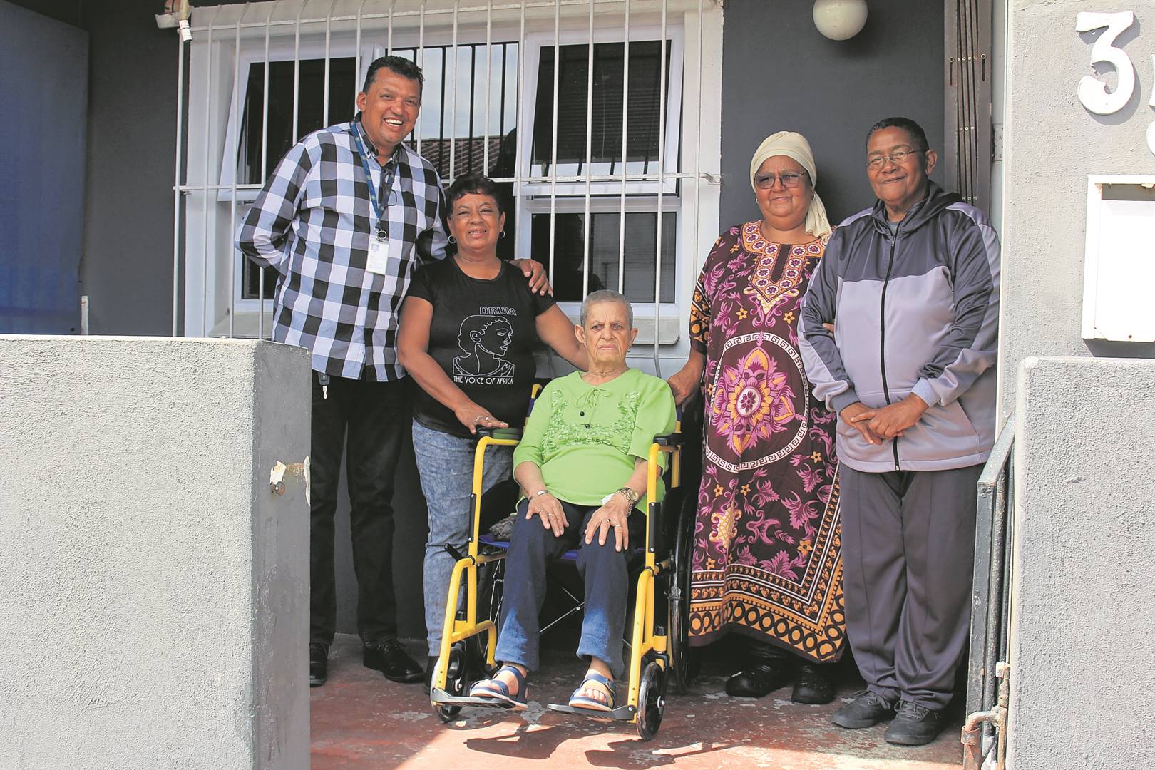 Hazel Jacobs with ward 81 councillor Ashley Potts, her daughter Geraldine Damon and neighbouthood watch members Na’ila Mcklein and Pamela Adams. Mcklein was instrumental in obtaining the wheelchair by bringing Jacobs’ plight to Potts’ attention.PHOTO: Samantha lee-Jacobs