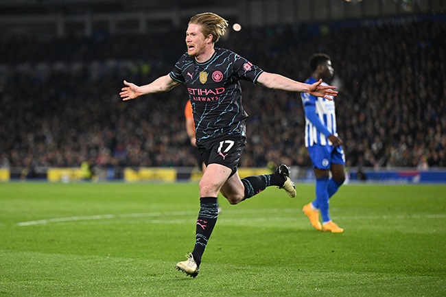 Manchester City's Kevin De Bruyne celebrates after scoring during the Premier League match against  Brighton & Hove Albion at American Express Community Stadium in Brighton on 25 April 2024. (Mike Hewitt/Getty Images)