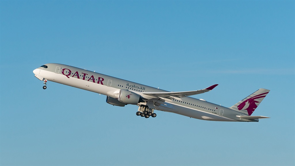 Qatar Airways Airbus A350-1041 takes off from Los Angeles international Airport on November 11, 2020 in Los Angeles, California. Photo by AaronP/Bauer-Griffin/GC Images