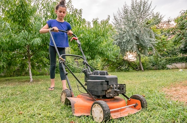A list of chores for kids is dividing parents on the internet. (Photo: GALLO IMAGES/ GETTY IMAGES)