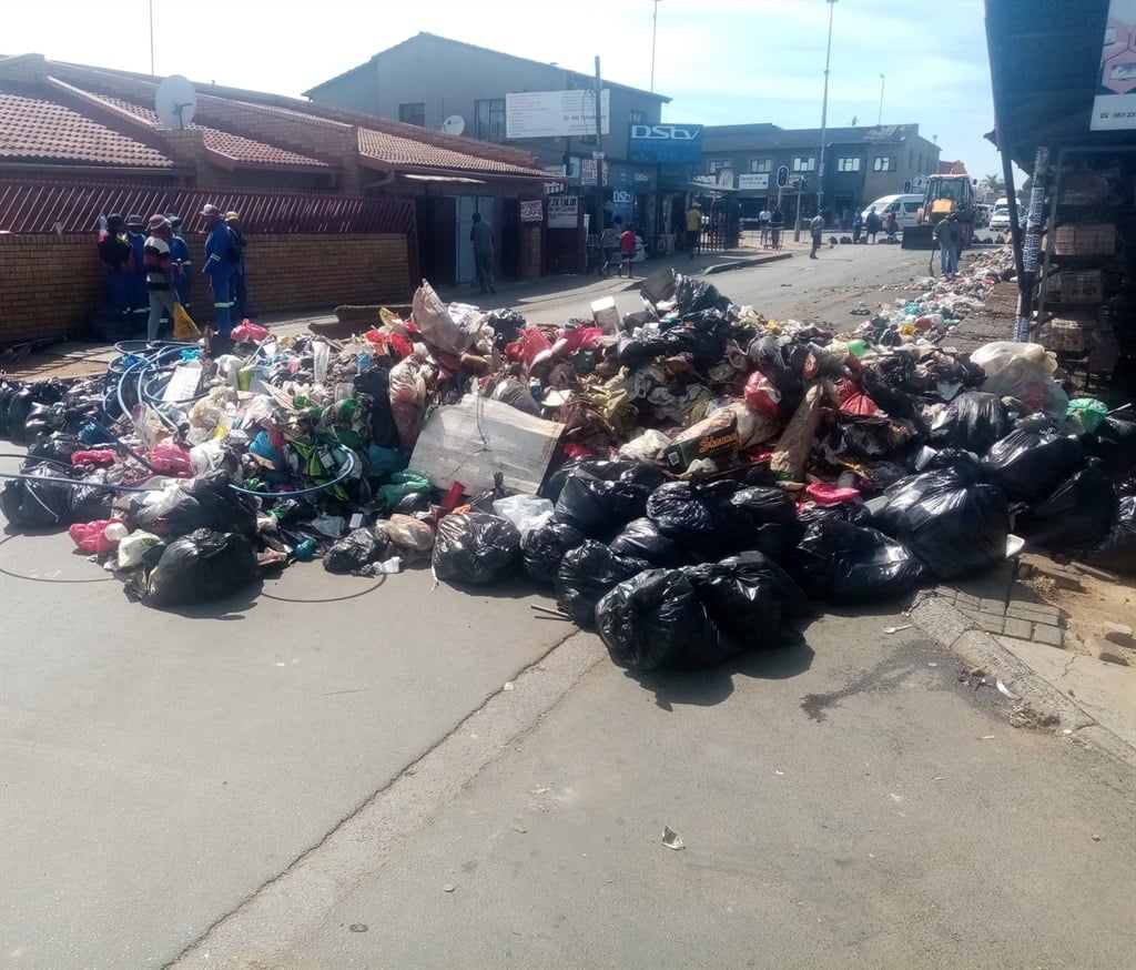 Angry residents in Swazi Inn, Tembisa, threw waste onto the streets. Photo by Sibongile Mafika