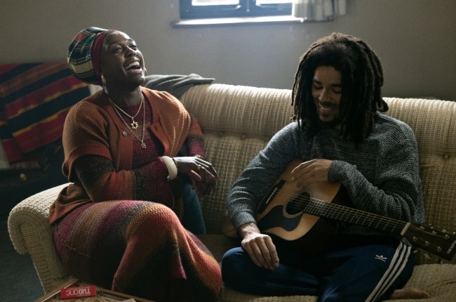 Lashana Lynch as “Rita Marley” and Kingsley Ben-Adir as “Bob Marley” in Bob Marley: One Love