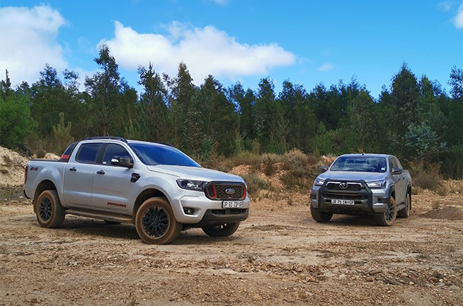 (2021) Ford Ranger Thunder 4x4 DC Auto and Toyota Hilux Legend RS 4x4 DC Auto